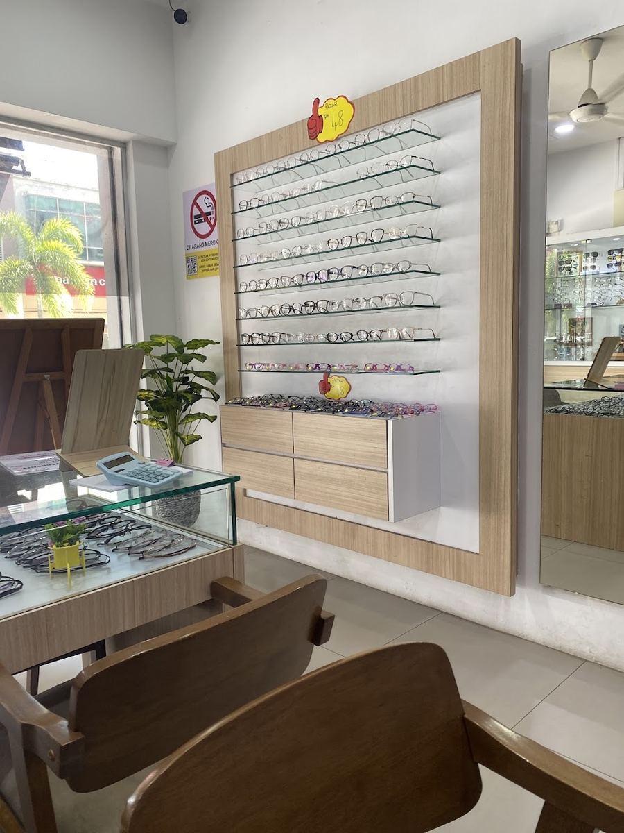 Photo of Optical 33 — optical shop in Kuantan, by Faez Haiqal · Google
